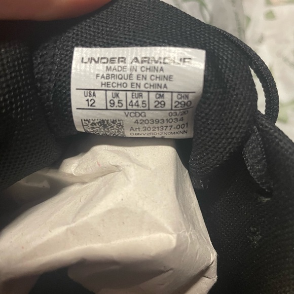 Brand new under armor kicks - Picture 4 of 4